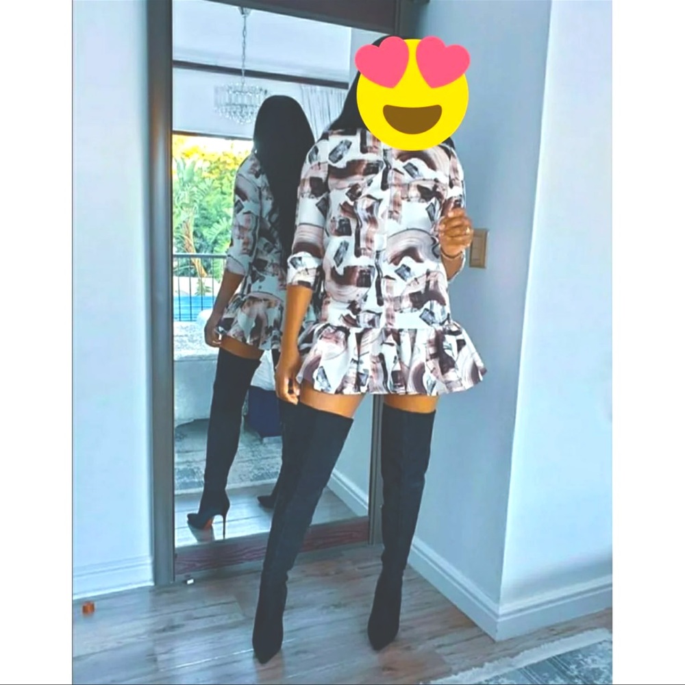 H&M Printed Peplum Mini dress
3/4 Sleeveless & Zip
Size: 2 (no stretch)